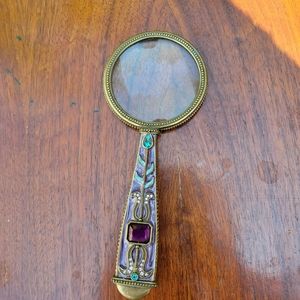 Decorative magnifying glass